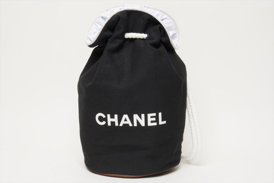 シャネル　chanel コスメ　ノベルティ　ポーチ　黒