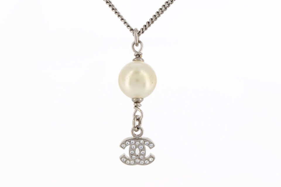 美品 シャネル ココマーク ネックレス 07A パール ラインストーン シルバー CHANEL - 【CHANEL】シャネル ペンダント ネックレス CCマーク