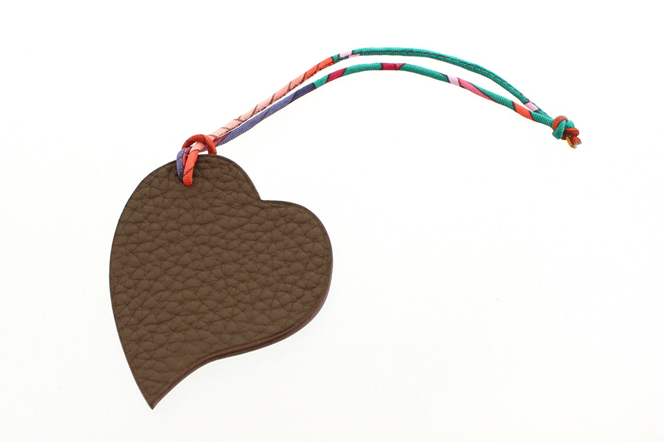 エルメス　プティアッシュ　ハート　レザーチャーム　レア エルメス<br>petit h [プティ アッシュ] チャーム<br>ハート<br