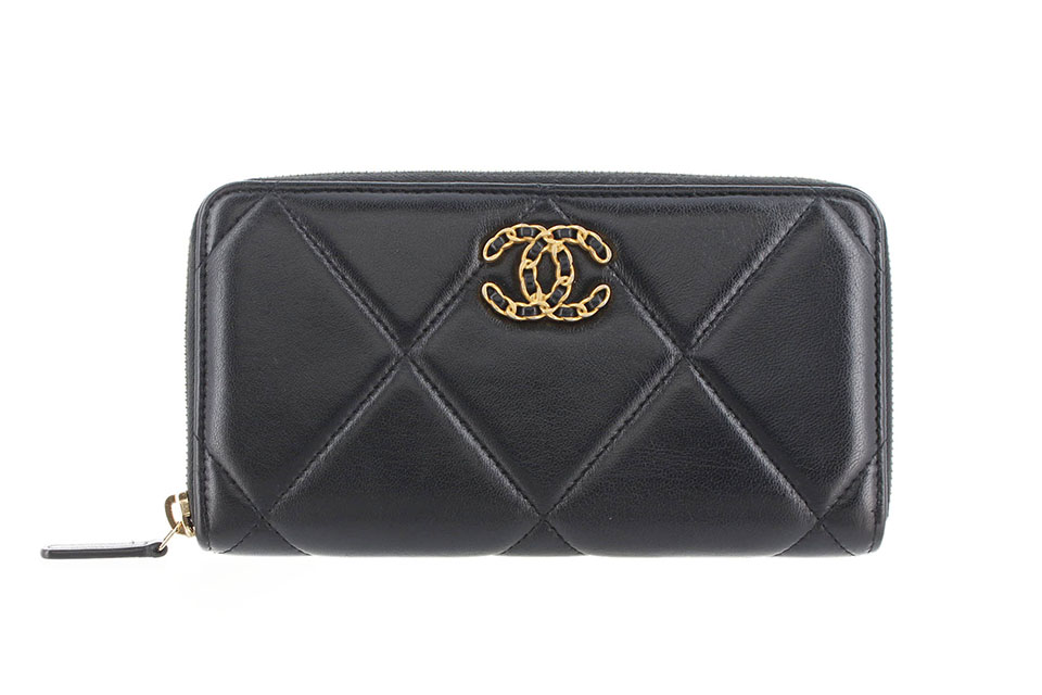シャネル19　ラウンドファスナー長財布　ラムスキン　黒　ゴールド金具