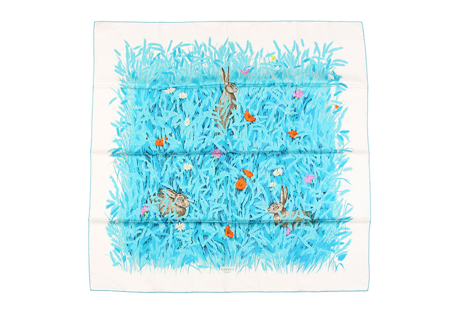 カレ90　スカーフ　麦畑とウサギ　白/ターコイズ