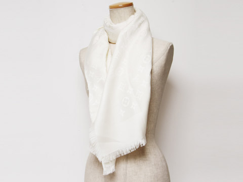 ルイヴィトン ショール　モノグラム　M74026 スカーフ ホワイト シルク ルイヴィトン ショール モノグラム M74026 スカーフ ホワイト シルク