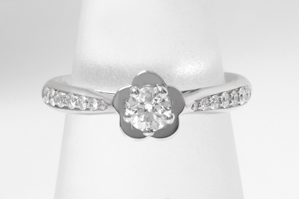 カメリア ダイヤリング K18WG 約0.25ct #49