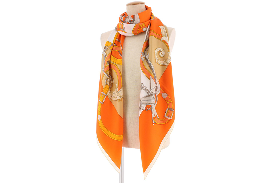エルメス オレンジ系スカーフ