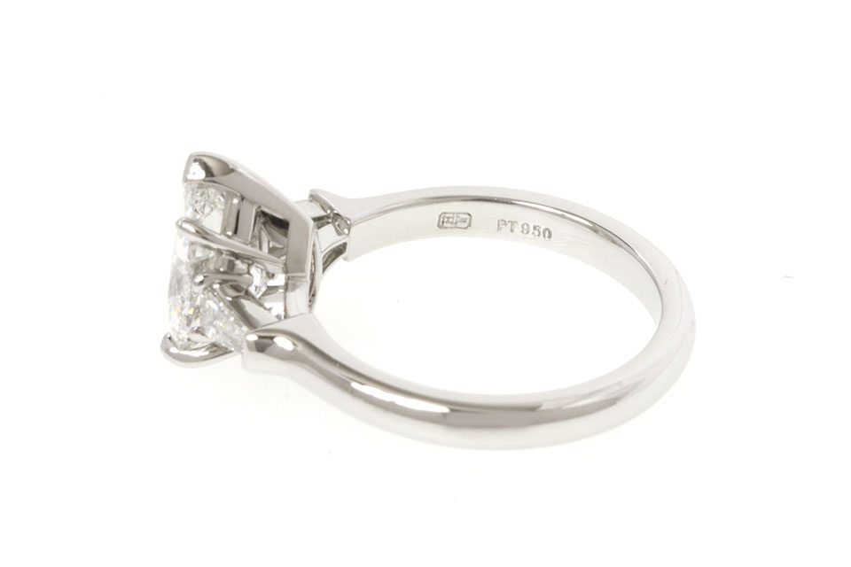 ペアシェイプ クラシックリング ダイヤリング Pt950/D1.52ct/0.27ct 約8号