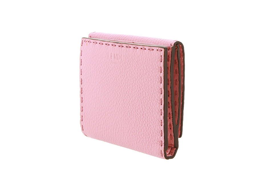 FENDI 二つ折り財布 ピンク FENDI（財布 ・ ピンク/桃色系）のフリマアイテム一覧