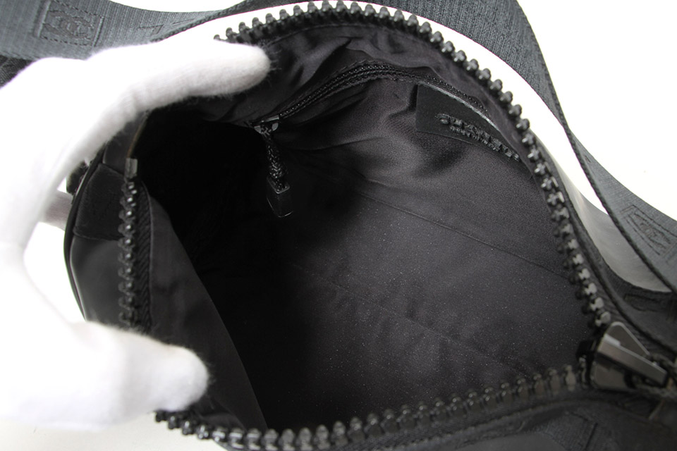 スポーツライン 筒型 ショルダーバッグ ラバー 黒 ブラック