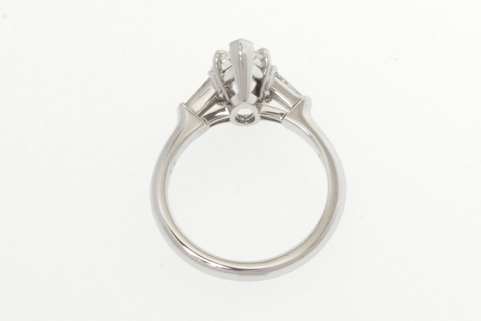 ペアシェイプ クラシックリング ダイヤリング Pt950/D1.52ct/0.27ct 約8号