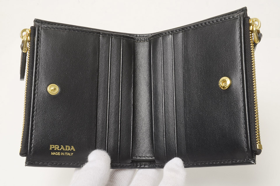 ⭐️未使用級⭐️　PRADA　二つ折り財布　1ML024　ブラック　ゴールド金具 二つ折り財布 レザー NERO 黒 ゴールド金具 1ML024 未使用
