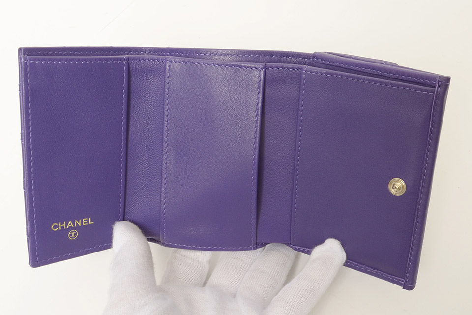 3つ折財布 コンパクトウォレット ラムスキン 紫 パープル A84432 未使用