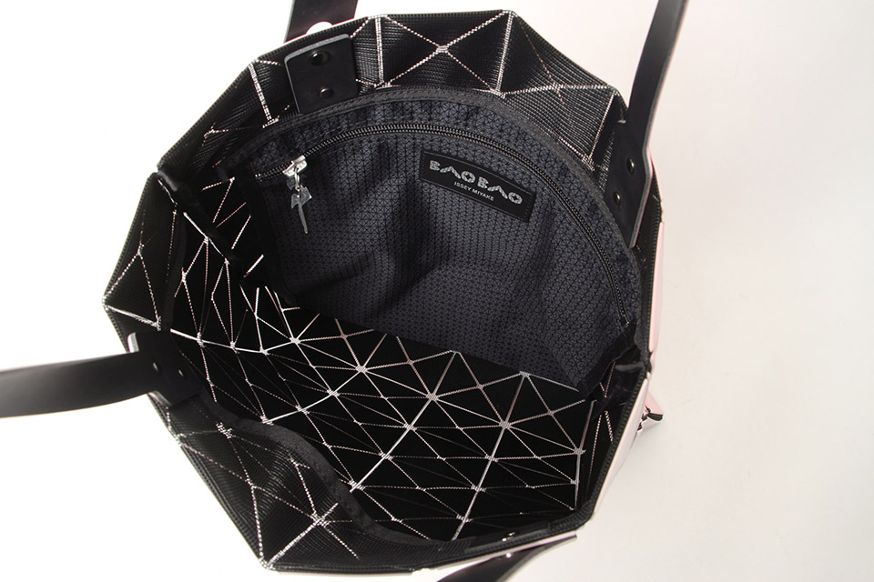 ISSEY MIYAKE イッセイミヤケ　プリーツ　ハンドバッグ　バイカラー ISSEY MIYAKE イッセイミヤケ プリーツ ハンドバッグ バイカラー