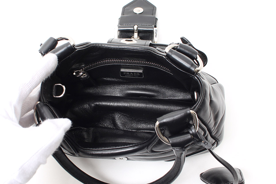 PRADA ムーン パデッドナッパレザー バッグ 関税込み】PRADA ムーン パデッド ナッパレザー ハンドバッグ