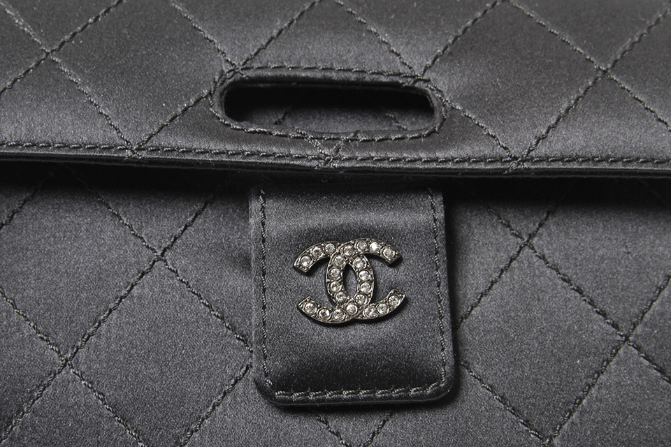 極美品 CHANEL サテン ココマーク マトラッセ ラインストーン ブラック-