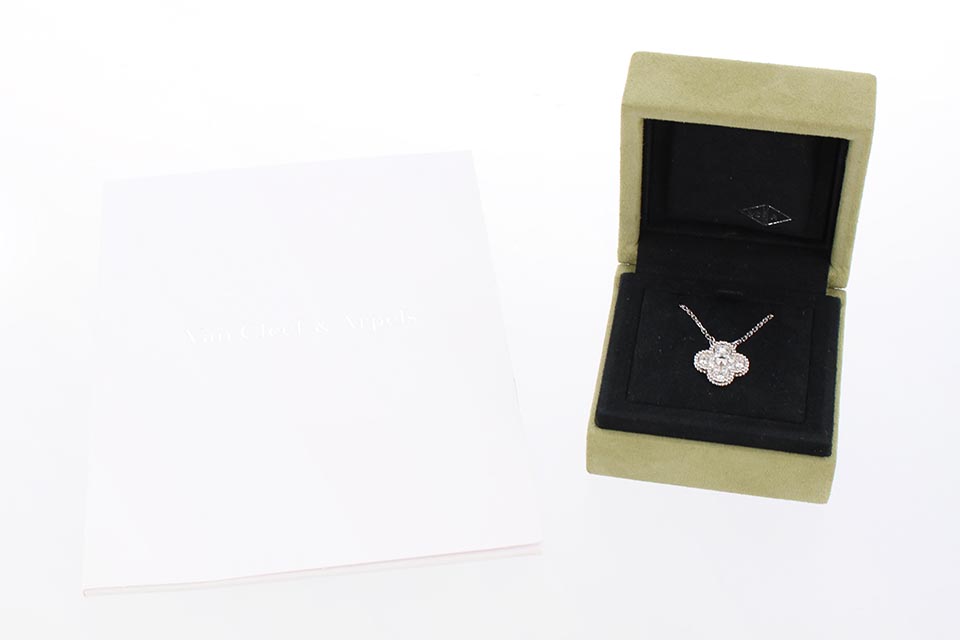 ヴィンテージアルハンブラ ネックレス WG 12Pダイヤ VCARA46100