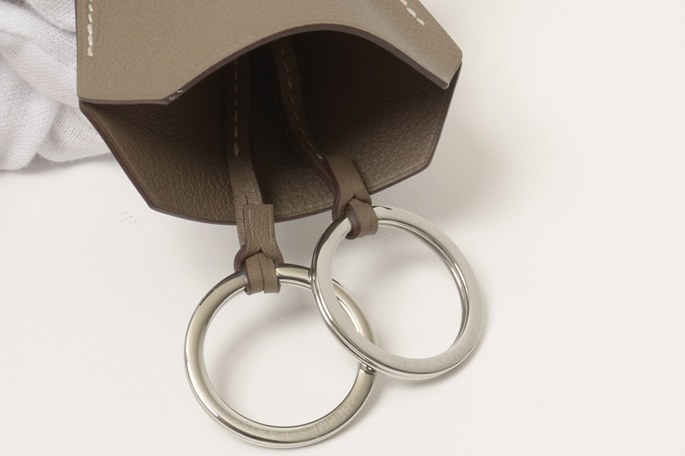 クロシェット ロングネックレス エトゥープ H074210CJ18 未使用