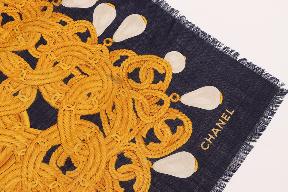 CHANEL 大判 シルクスカーフ ネイビー ゴールド チェーンデザイン シャネル 大判 スカーフ ネイビー ゴールド シルク CHANEL 大判 シルク
