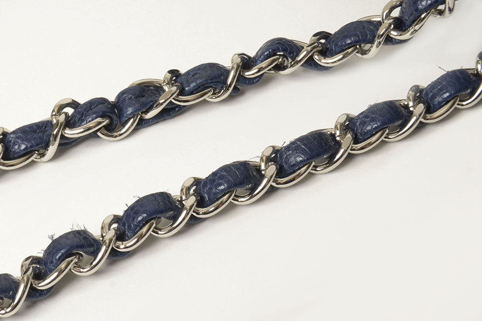 ミニマトラッセ20 チェーンショルダー キャビアスキン ネイビー 青